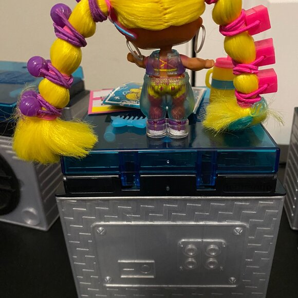 L.O.L - Picture 10 of 16